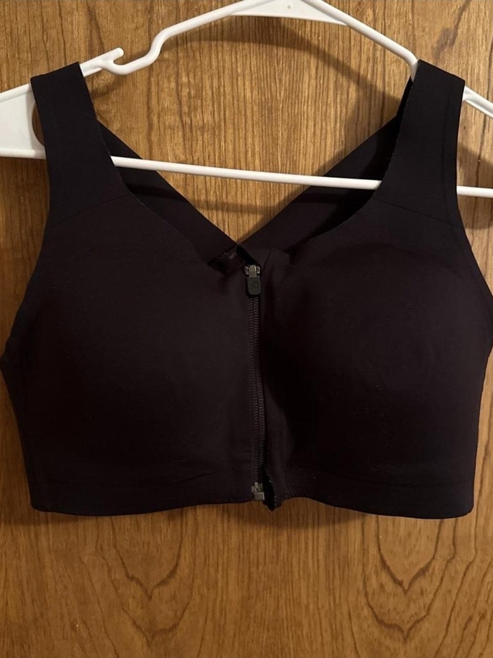 Black Lululemon Sports Bra With Front Zipper 36C